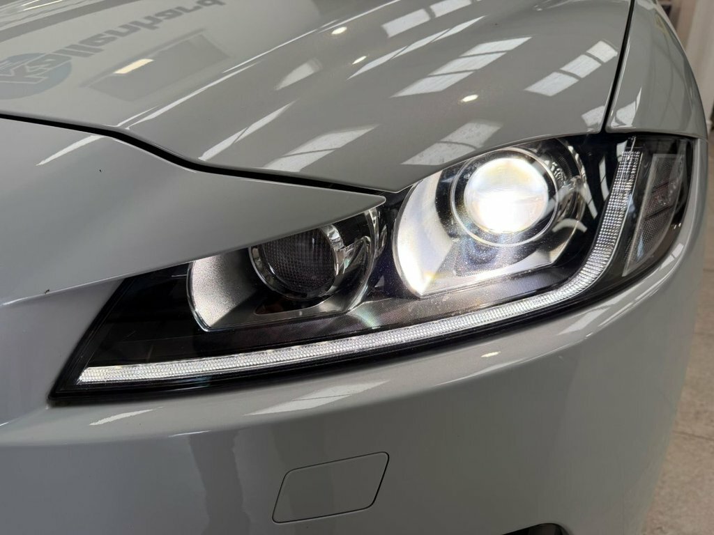 Jaguar F-Pace 2L 300 Sport KK69HGX White #5