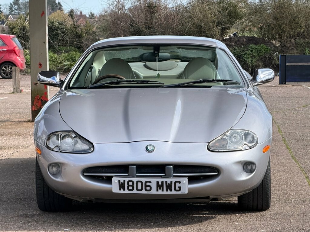 Jaguar XK8 Coupe Silver #2