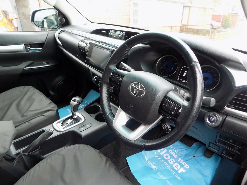 Toyota HILUX Invincible 4Wd D-4d Dcb White #3