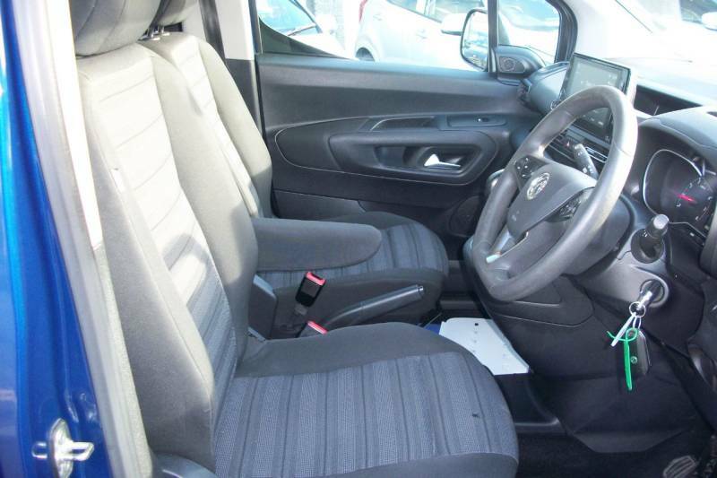 Vauxhall Combo Life 1.5 D Energy Turbo - 2020 70 LV70MGY Blue #2