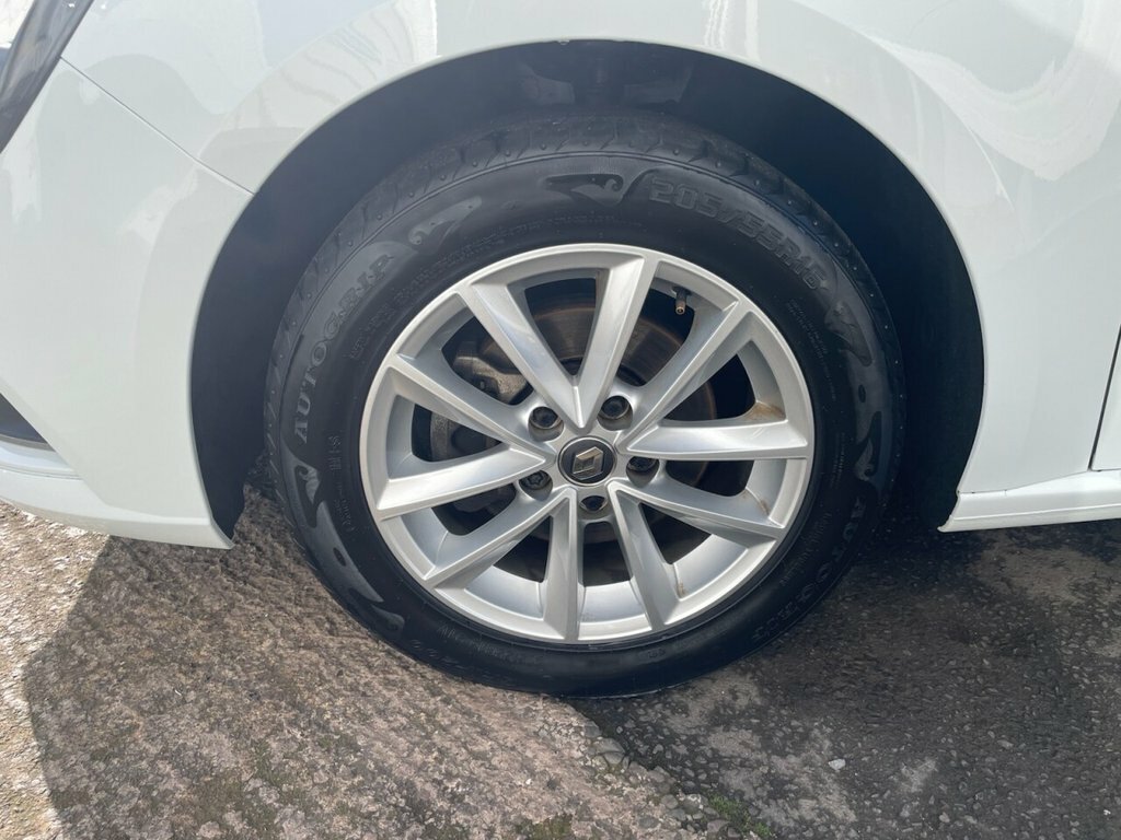 Renault Megane 1.3L Play White #3
