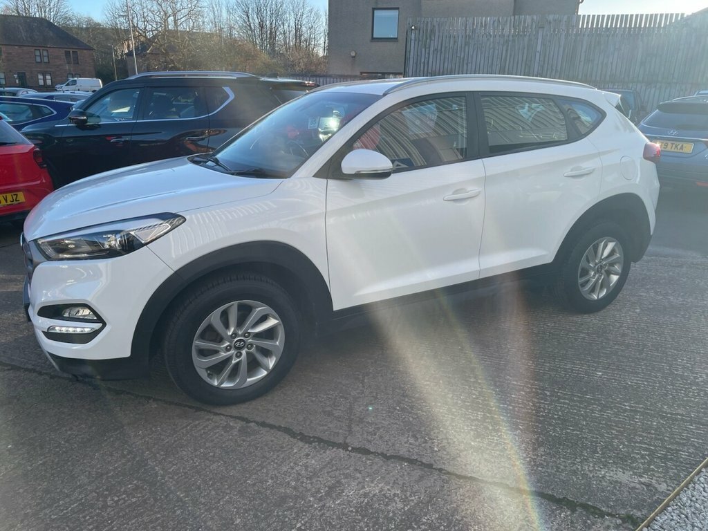 Hyundai Tucson 1.7L Se Nav EO18HBP White #5