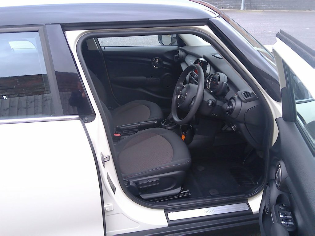 Mini Hatch 1.5L Cooper White #5