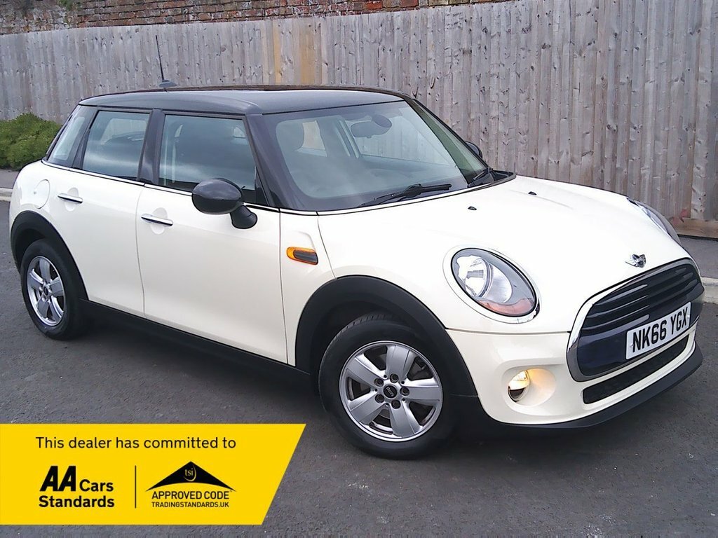 Mini Hatch 1.5L Cooper White