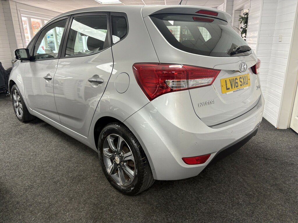 Hyundai Ix20 Hatchback 1.6 Ix20 Se 1.6 At Silver #6