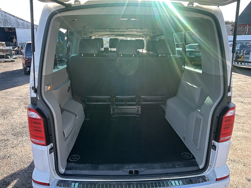 Volkswagen Transporter Shuttle 2.0 Tdi Bluemotion Tech Se Minibus Double Cab White #5