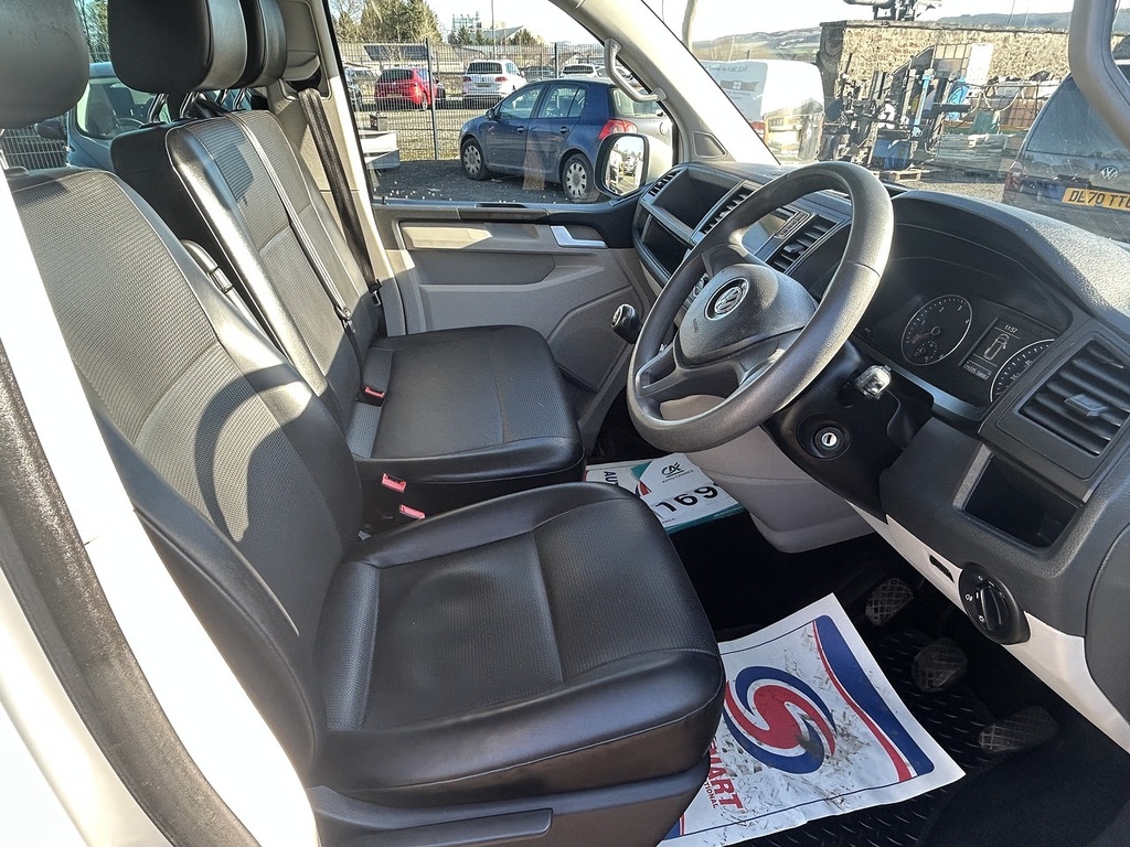 Volkswagen Transporter Shuttle 2.0 Tdi Bluemotion Tech Se Minibus Double Cab White #6