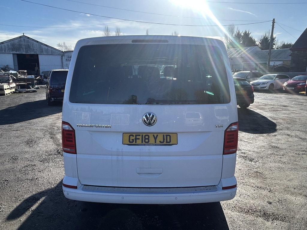 Volkswagen Transporter Shuttle 2.0 Tdi Bluemotion Tech Se Minibus Double Cab White #4