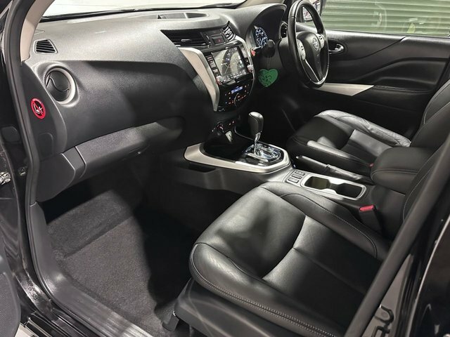 Nissan Navara 2.3 Dci Tekna Pickup Double Cab 4W Black #2