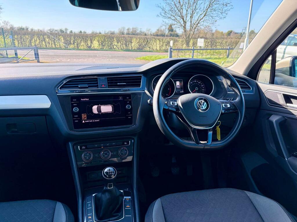 Volkswagen Tiguan 2.0 Tdi Se Navigation Euro 6 Ss SM18LCN Beige #2