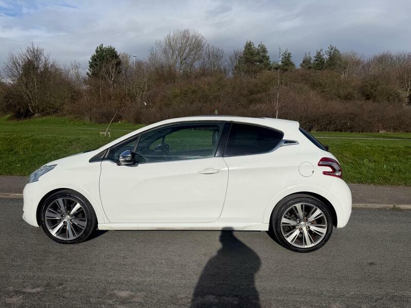 Peugeot 208 1.6 E-hdi Xy Euro 5 Ss White #4