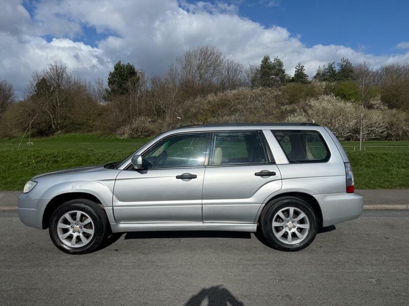 Subaru Forester 2.5 Xt Black #4