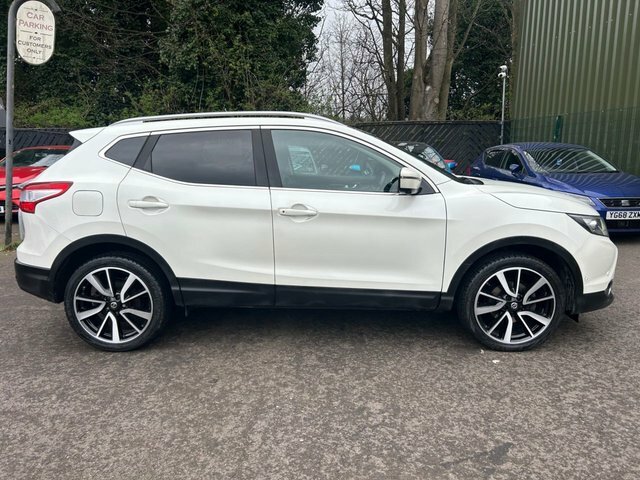 Nissan Qashqai Suv WM65ZYG White #2