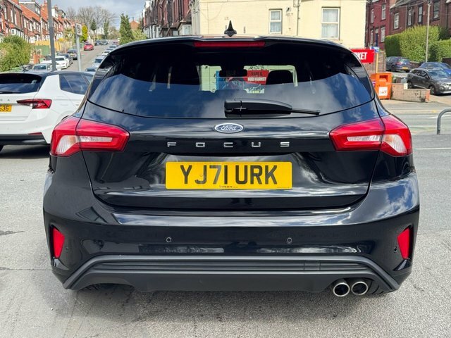 Ford Focus Hatchback YJ71URK Black #4