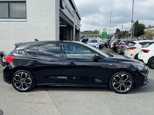 Ford Focus Hatchback YJ71URK Black #2