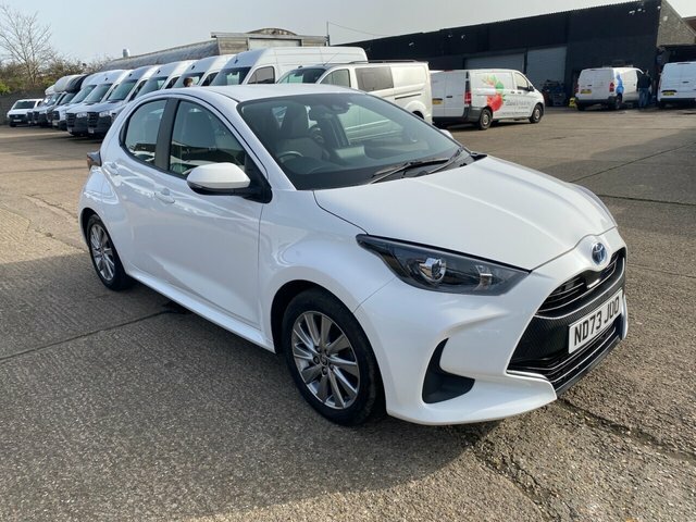 Toyota Yaris 1.5 Vvt-h Icon Hatchback ND73JUO White #3