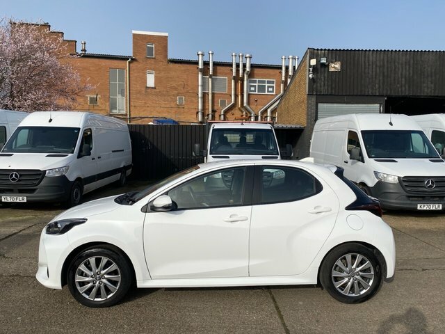 Toyota Yaris 1.5 Vvt-h Icon Hatchback ND73JUO White #2
