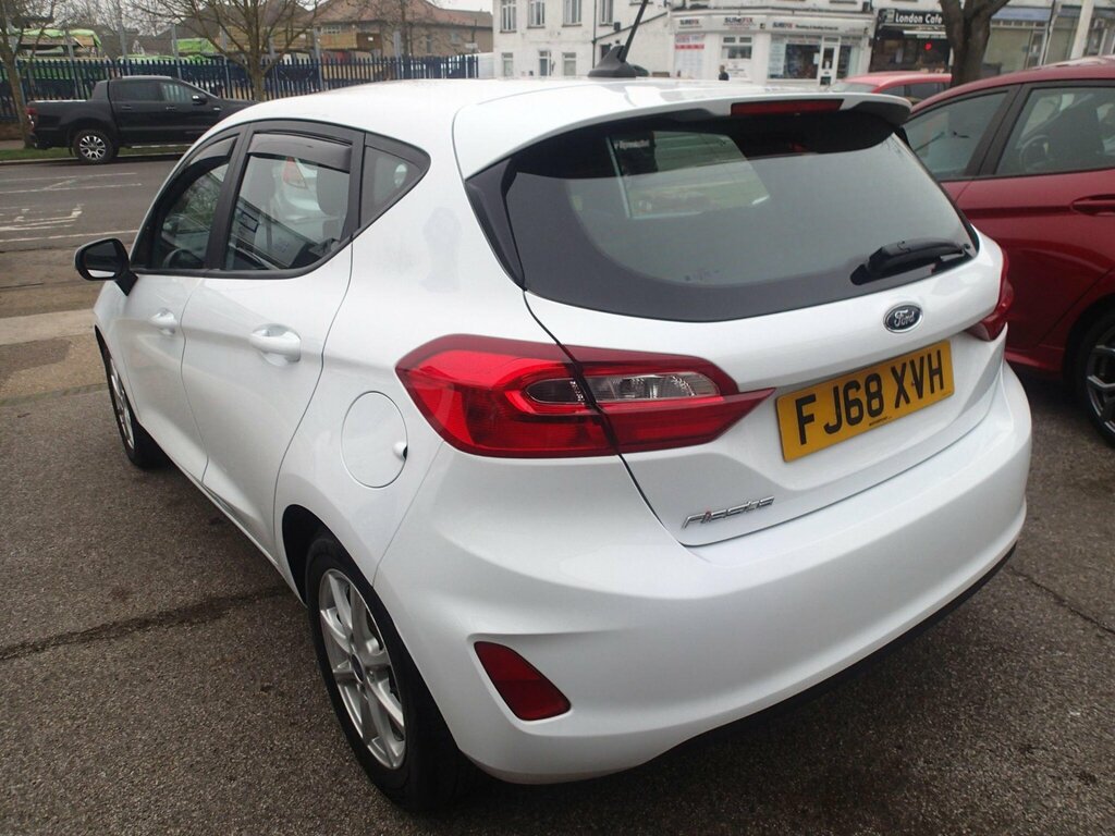 Ford Fiesta 1.0T Ecoboost Zetec Euro 6 Ss FJ68XVH White #3