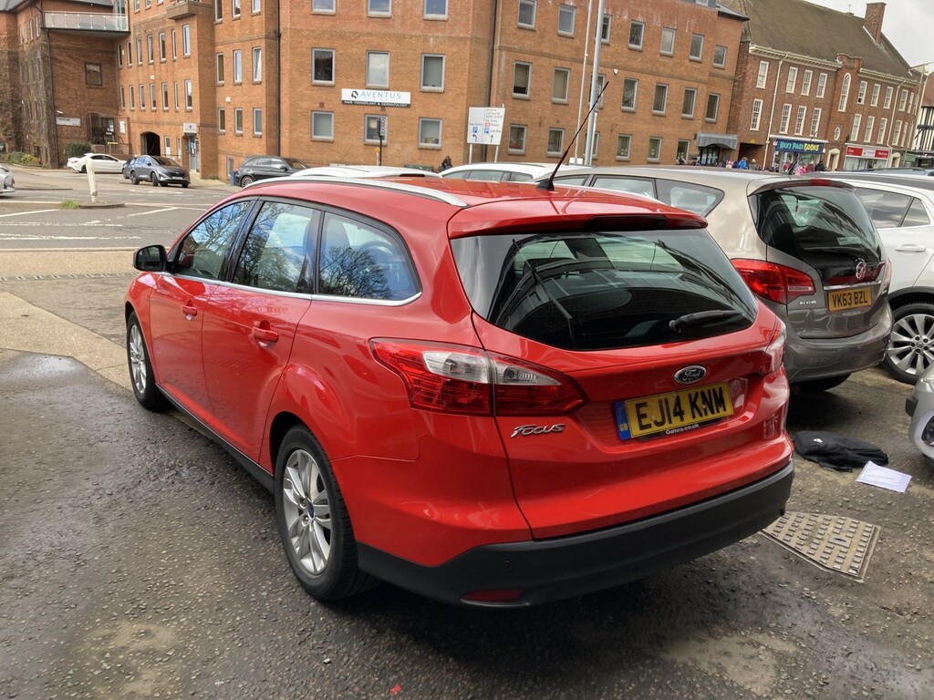 Ford Focus 1.6 Titanium Navigator EJ14KNM Red #6