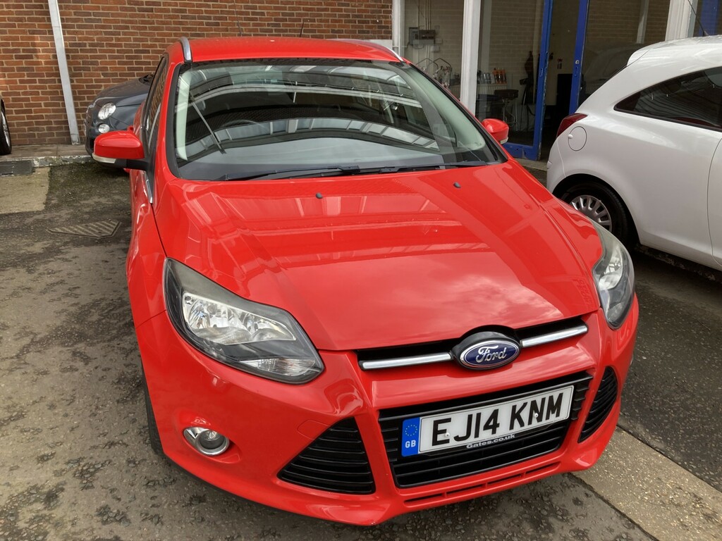 Ford Focus 1.6 Titanium Navigator EJ14KNM Red #2