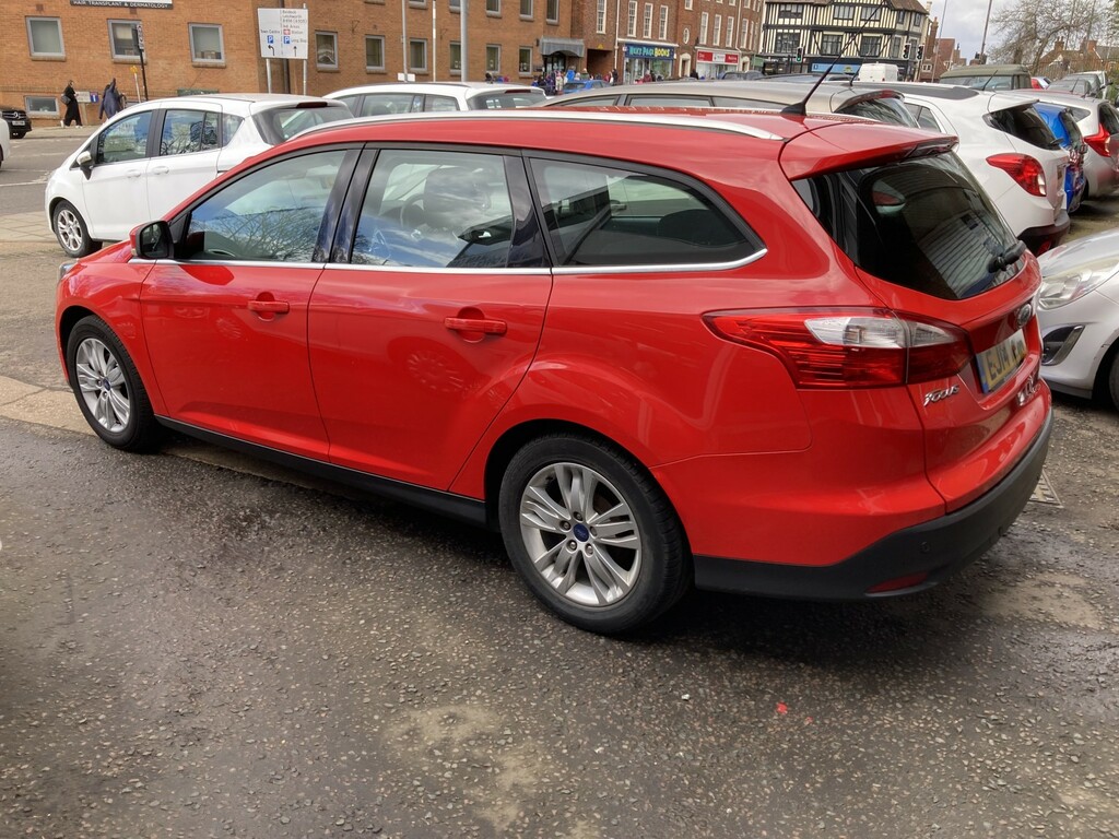 Ford Focus 1.6 Titanium Navigator EJ14KNM Red #4