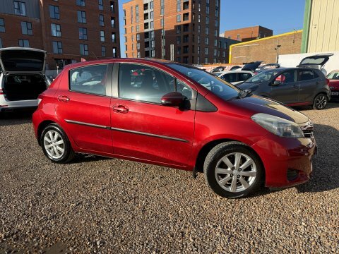 Toyota Yaris 1.3 Vvt-i Tr  #2