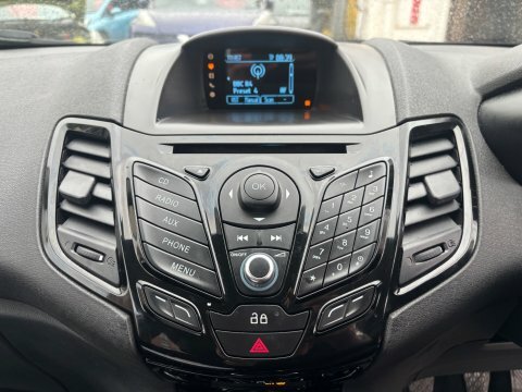 Ford Fiesta Zetec...13 Services...1 Previous   #5
