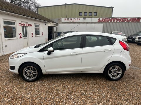 Ford Fiesta Zetec...13 Services...1 Previous   #3