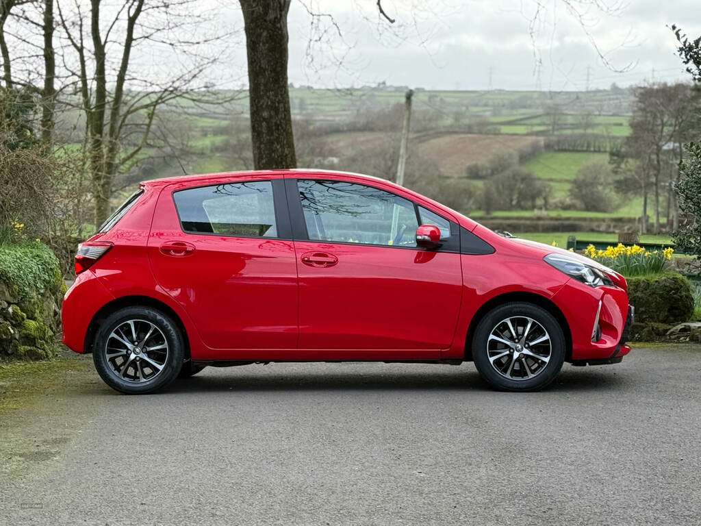 Toyota Yaris 1.5 Vvt-i Icon Tech PL19UFD Red #5