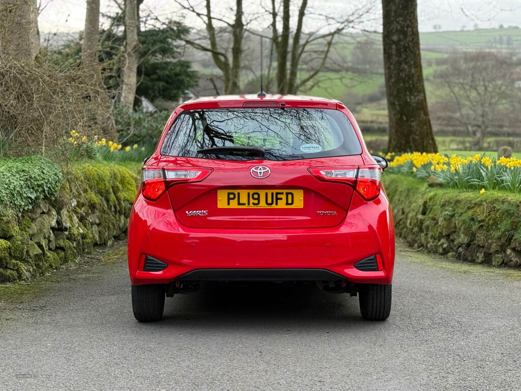 Toyota Yaris 1.5 Vvt-i Icon Tech PL19UFD Red #4