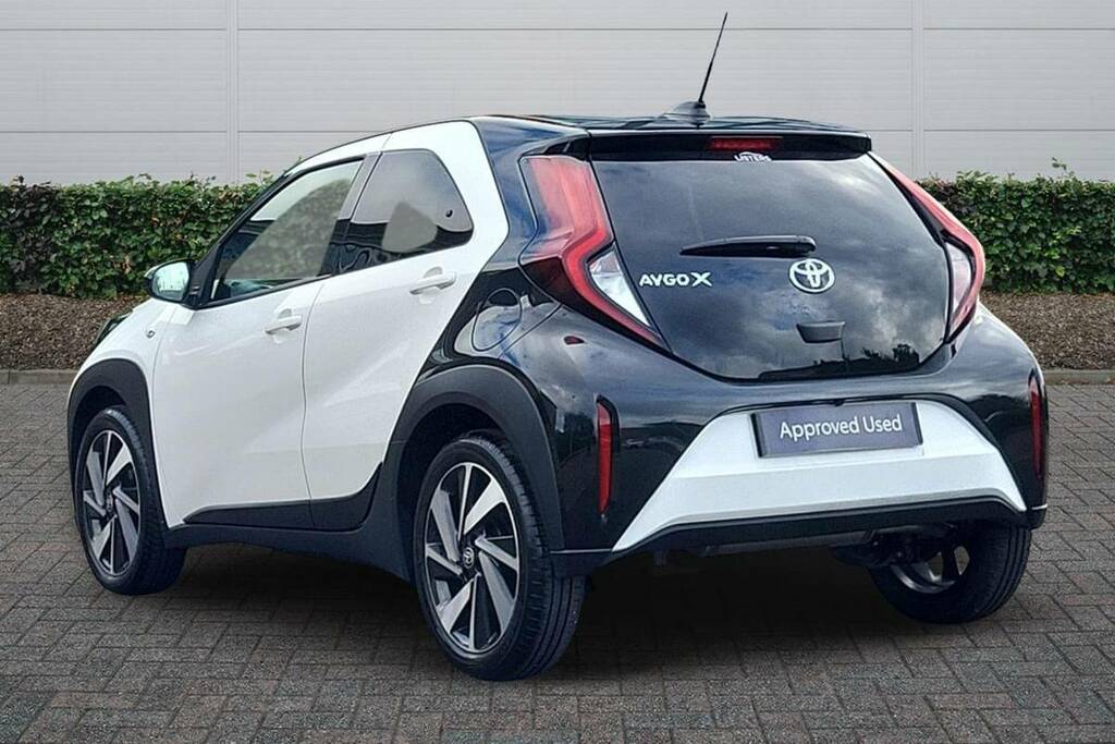 Toyota Aygo X 1.0 Vvt-i Edge KT73BDO White #2