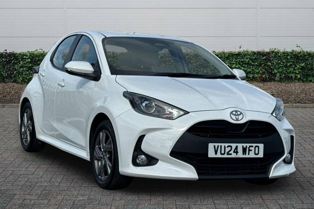 Toyota Yaris 1.5 Hybrid Icon Cvt White