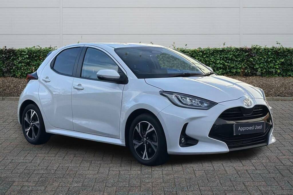 Toyota Yaris 1.5 Hybrid Design Cvt White