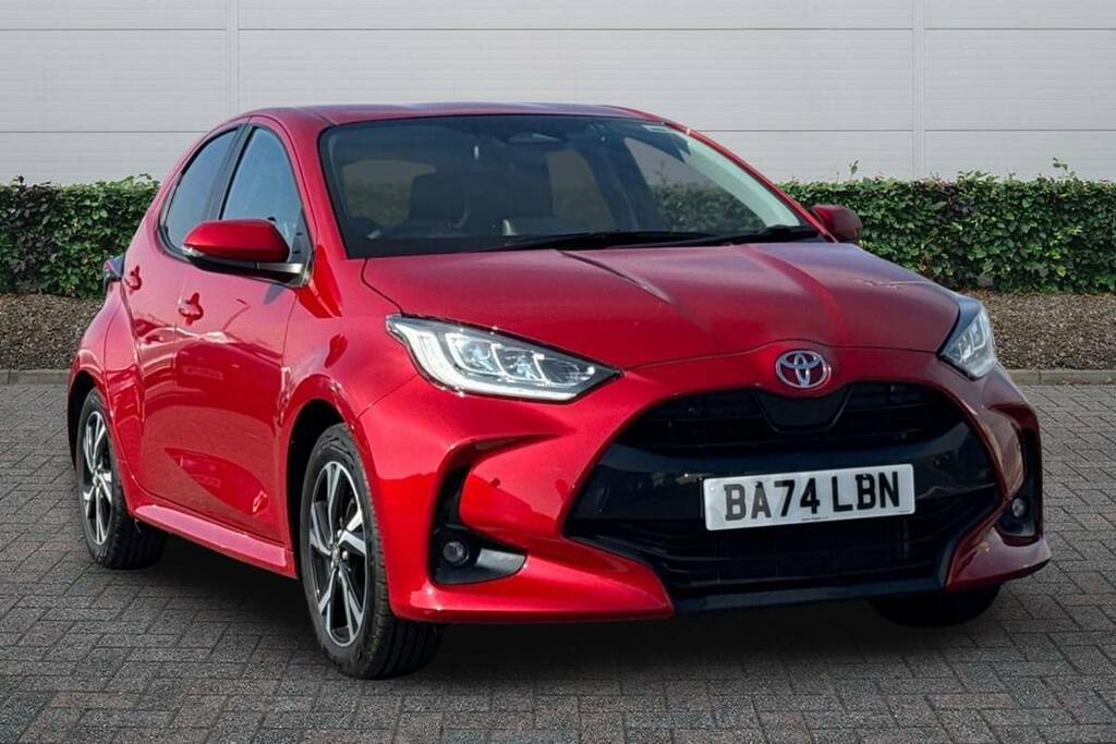 Toyota Yaris 1.5 Hybrid Design Cvt Safety Pack Red