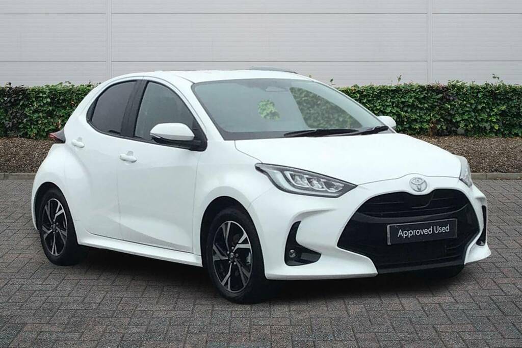 Toyota Yaris 1.5 Hybrid Design Cvt White