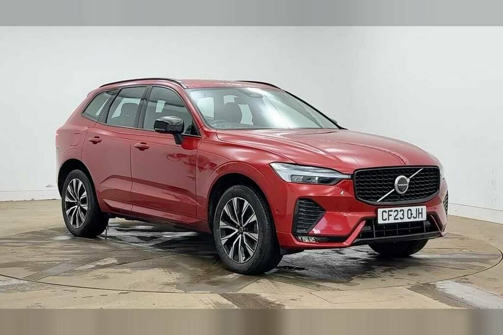Volvo XC60 2.0 B5p Plus Dark Awd Geartronic Red