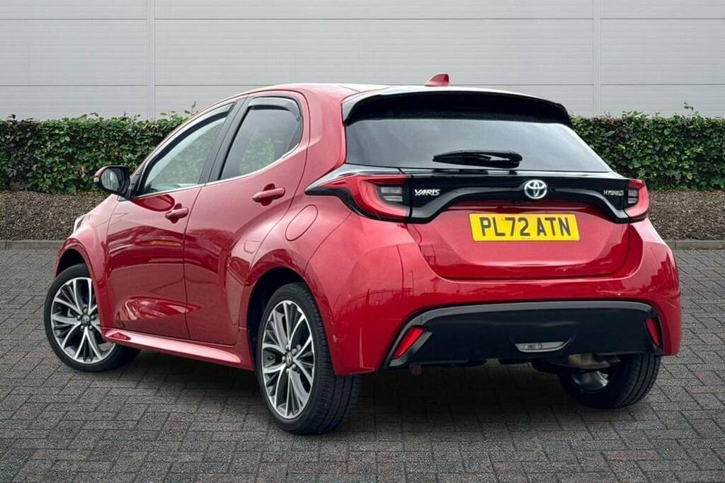 Toyota Yaris 1.5 Hybrid Excel Cvt PL72ATN Red #2
