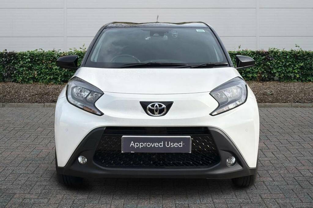 Toyota Aygo X 1.0 Vvt-i Edge Parking BV24MXC White #3