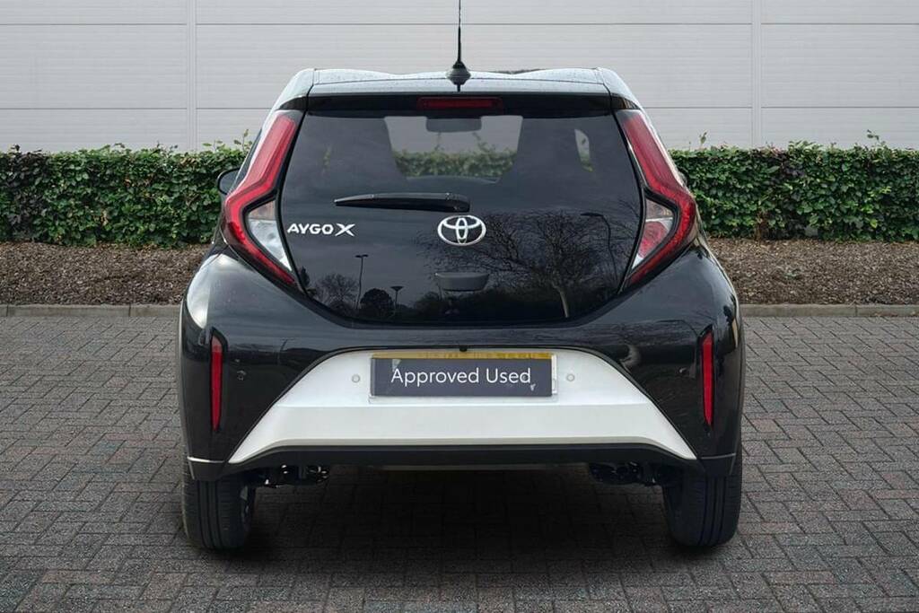 Toyota Aygo X 1.0 Vvt-i Edge Parking BV24MXC White #4