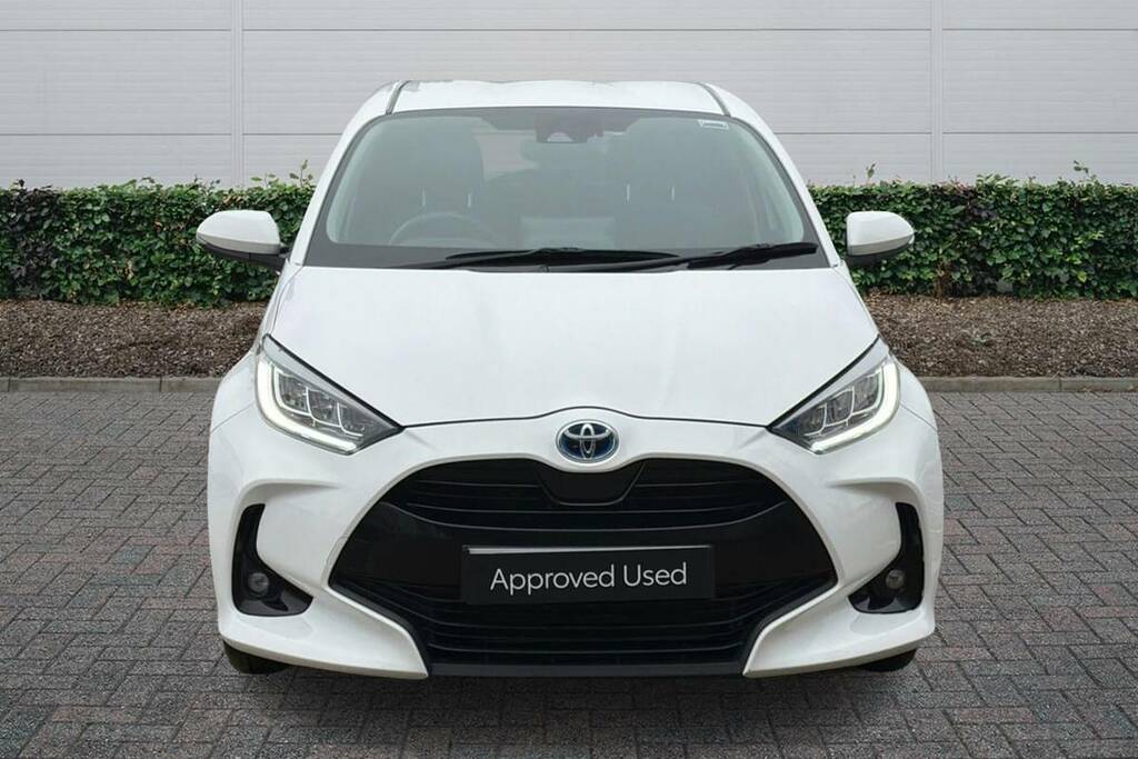 Toyota Yaris 1.5 Hybrid Design Cvt FV23CSY White #3