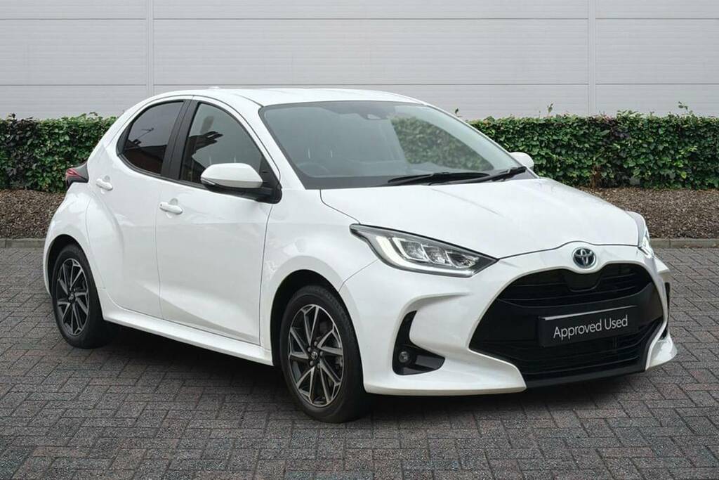 Toyota Yaris 1.5 Hybrid Design Cvt White
