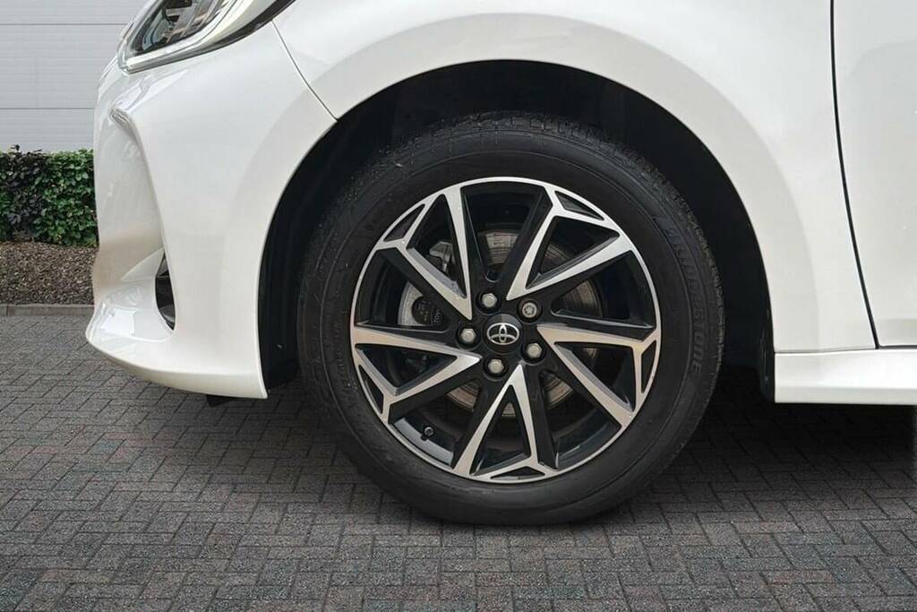 Toyota Yaris 1.5 Hybrid Design Cvt FV23CSY White #6
