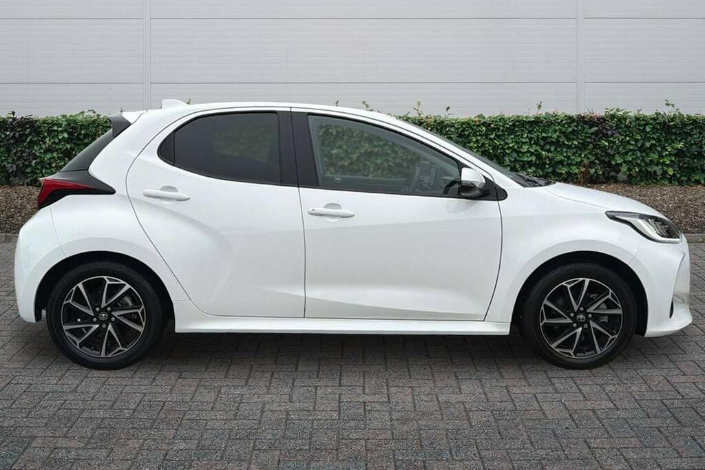 Toyota Yaris 1.5 Hybrid Design Cvt FV23CSY White #5