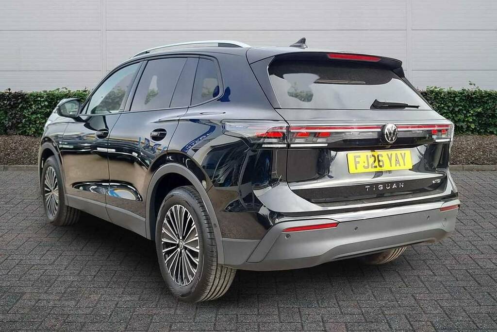 Volkswagen Tiguan 1.5 Etsi Match Dsg FJ26YAY Black #3