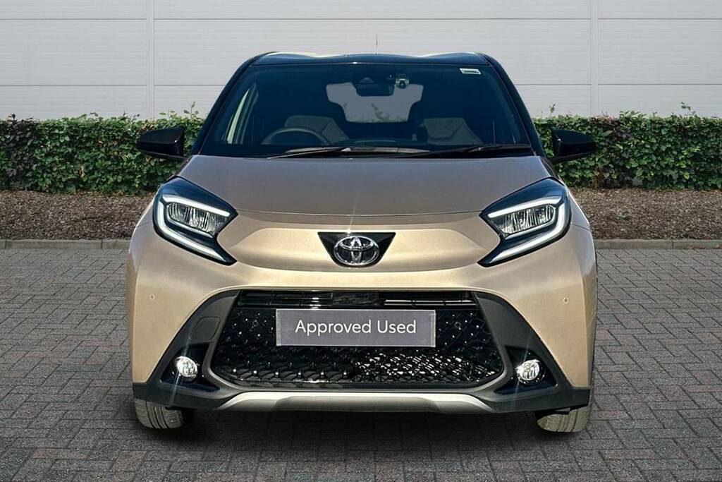 Toyota Aygo X 1.0 Vvt-i Exclusive Beige #3
