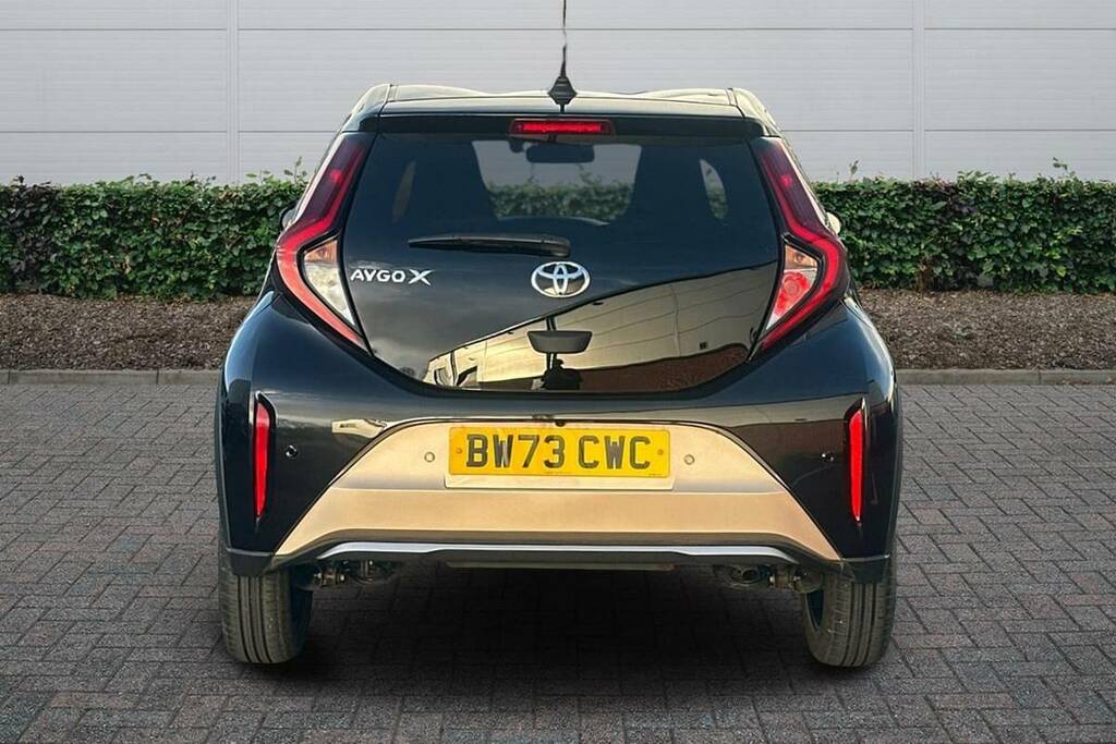 Toyota Aygo X 1.0 Vvt-i Exclusive Beige #4
