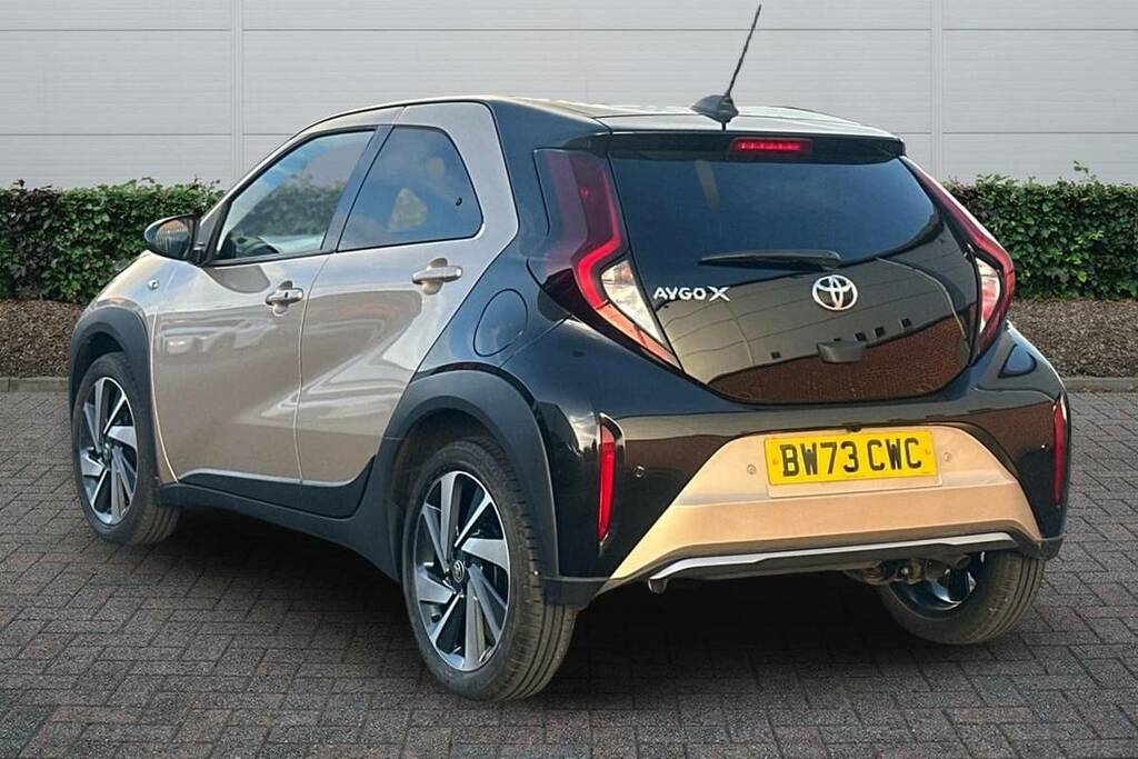 Toyota Aygo X 1.0 Vvt-i Exclusive Beige #2