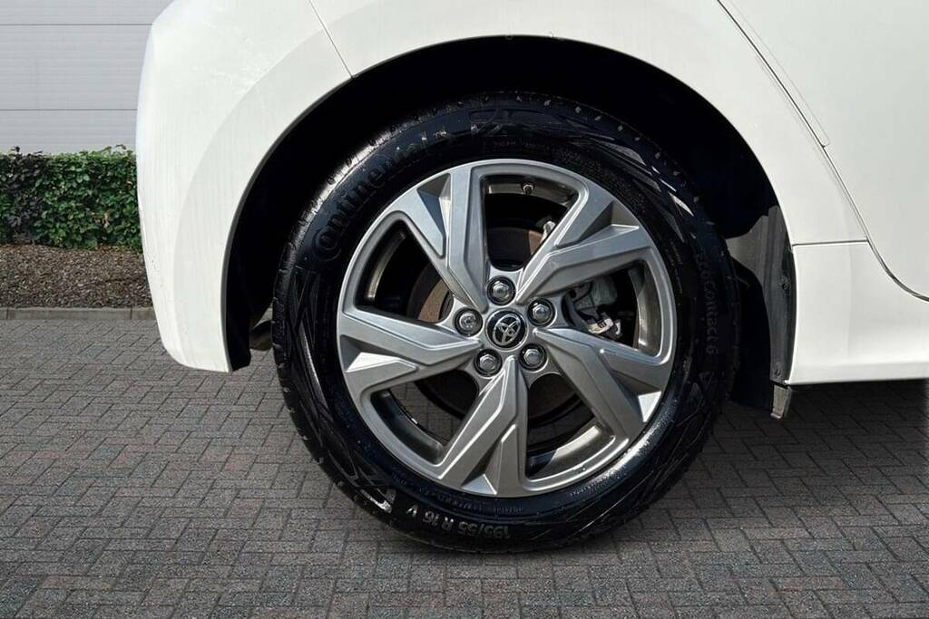 Toyota Yaris 1.5 Hybrid Icon Cvt WM74AAV White #5