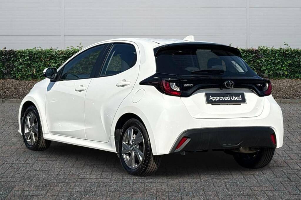 Toyota Yaris 1.5 Hybrid Icon Cvt White