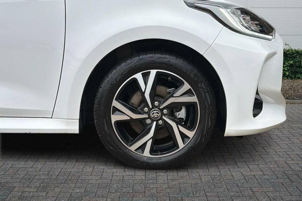 Toyota Yaris 1.5 Hybrid Design Cvt FV24OAE White #6
